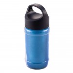 Obrázek Sportovní lahev s modrým ručníkem na osvěžení