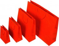 Obrázek Papírová taška 16x8x25 cm text.šňůrky, lak červená